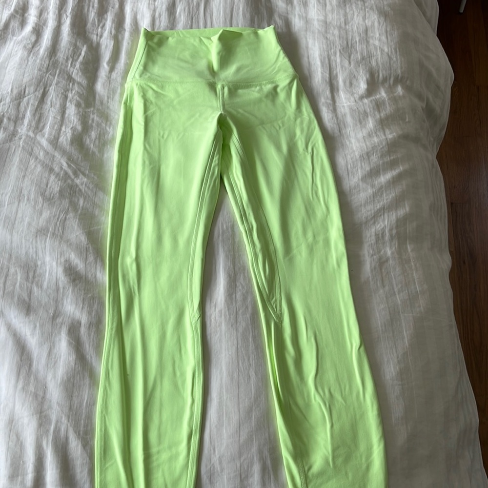 Women’s light green lululemon align leggings 25’ Size 2